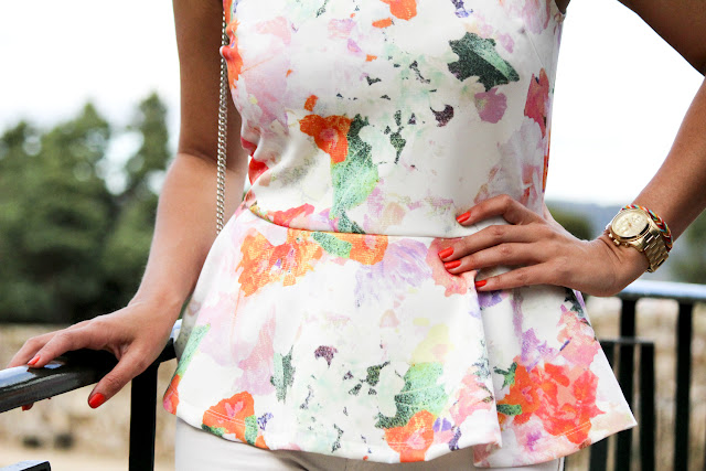 top de corte peplum de H&M