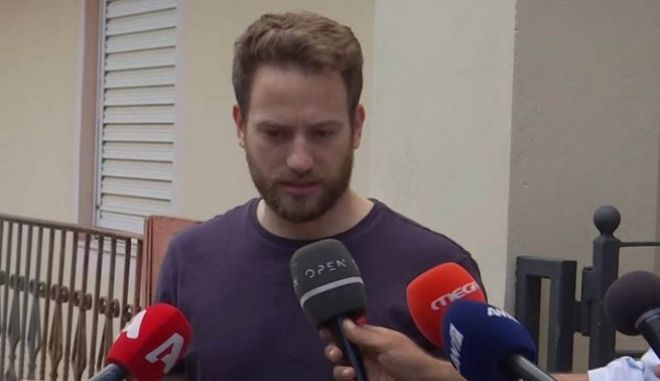  Γλυκά Νερά: Γι' αυτό οι αστυνομικοί του πήραν το μωρό από τα χέρια