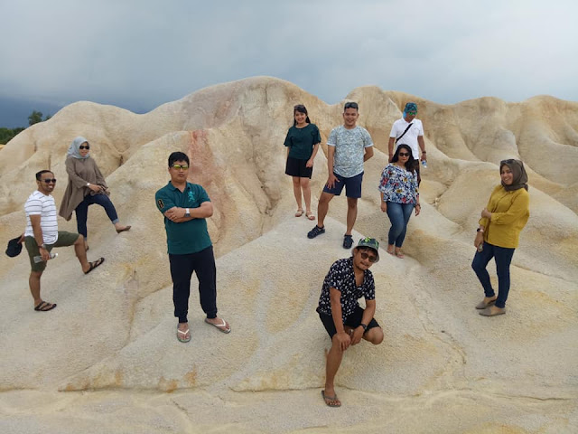 Gurun Pasir Bintan dan Danau Biru Busung Bintan Gurun Pasir Bintan dan Danau Biru Busung Bintan
