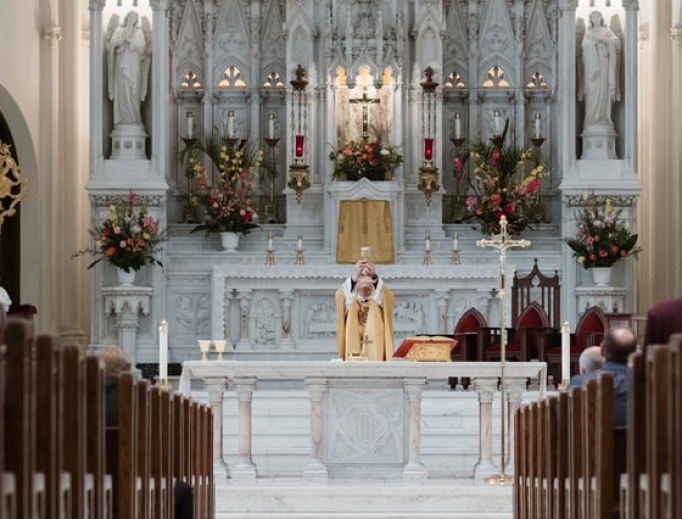 southern orders: BOTH ALTARS ARE NICE, BUT WHICH ONE LOOKS MORE IMPORTANT?