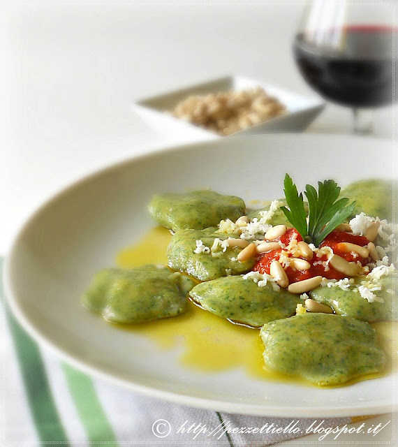 Ravioli verdi con gorgonzola e pinoli