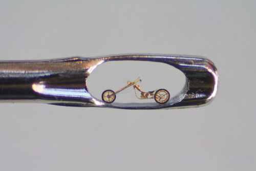 05-Willard-Wigan-Miniature-Art-and-Sculptures-in-The-Eye-of-a-Needle-Golden-Harley-Davidson