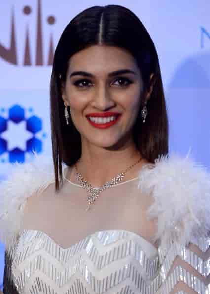 Amazing Kriti Sanon height weight sisters and social media