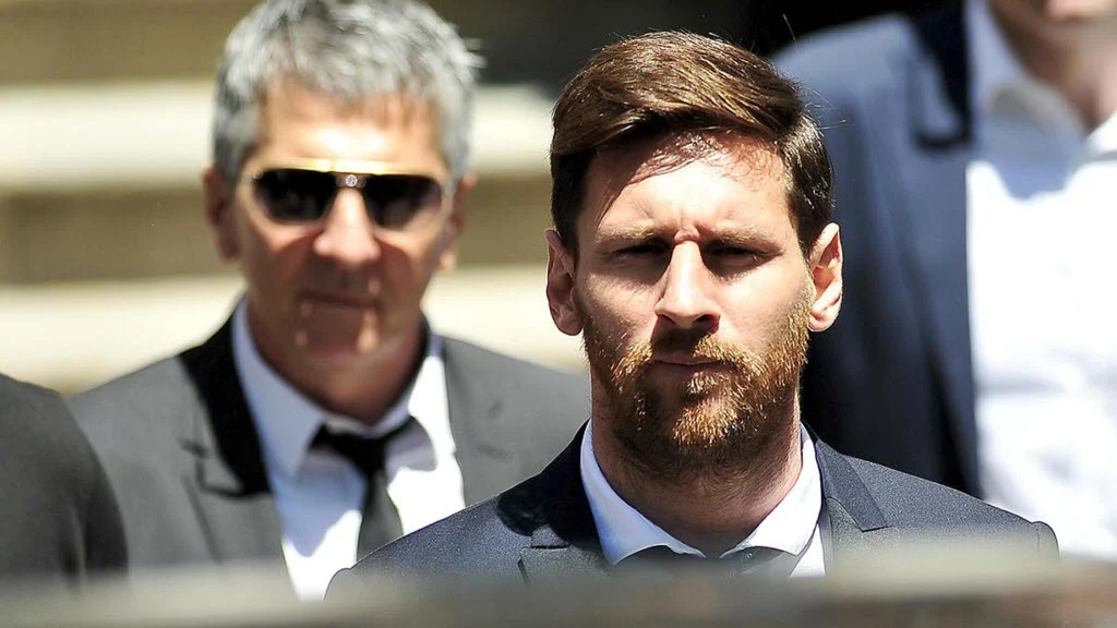 Messi có thể rời Barca nhờ người cha mưu lược