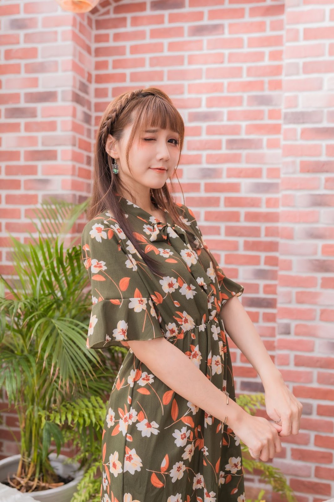 Qiao Qiao Er - 喬喬兒 - 2019.08.11 - Coffe Time Waiting For Someone - TruePic.net