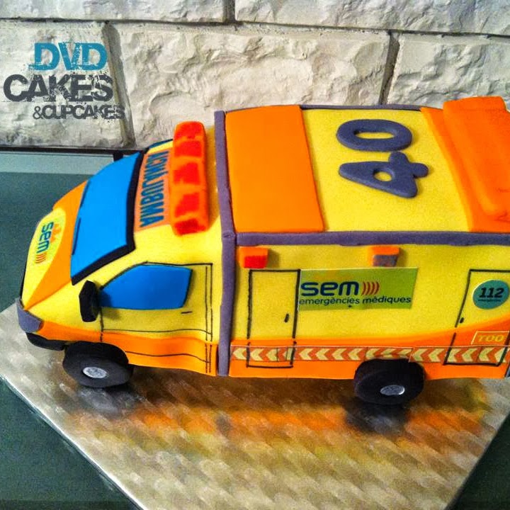 http://dvdcakes.blogspot.com.es/2013/10/tarta-mike-ambulancia-medicalizada.html