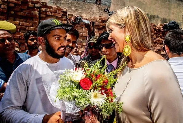 Queen Maxima visited a Cricket Factory, who got a loan from Aye Finance in Meerut in Uttar Pradesh. Queen wore Salvatore Ferragamo flat and earrings