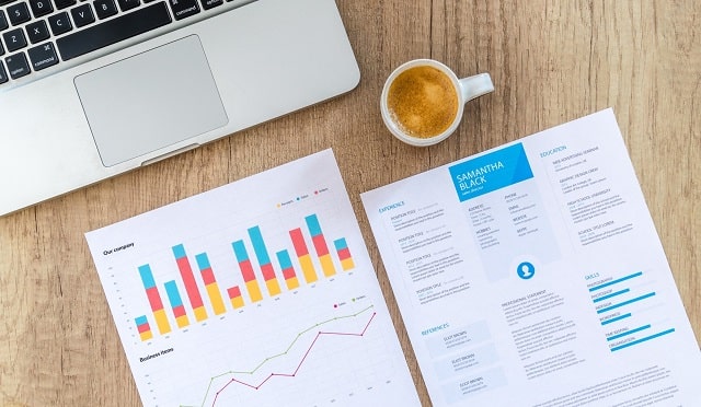 using meeting minutes stay on task business productivity