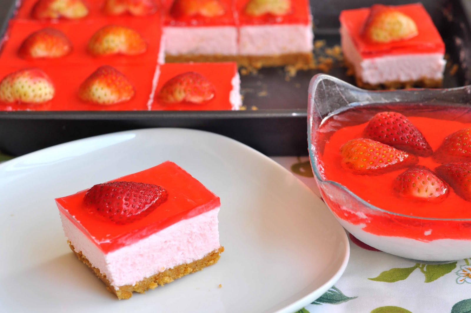 Veronica's Kitchen: Strawberry Jelly Slice