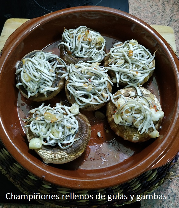 Champiñones rellenos de gulas y gambas