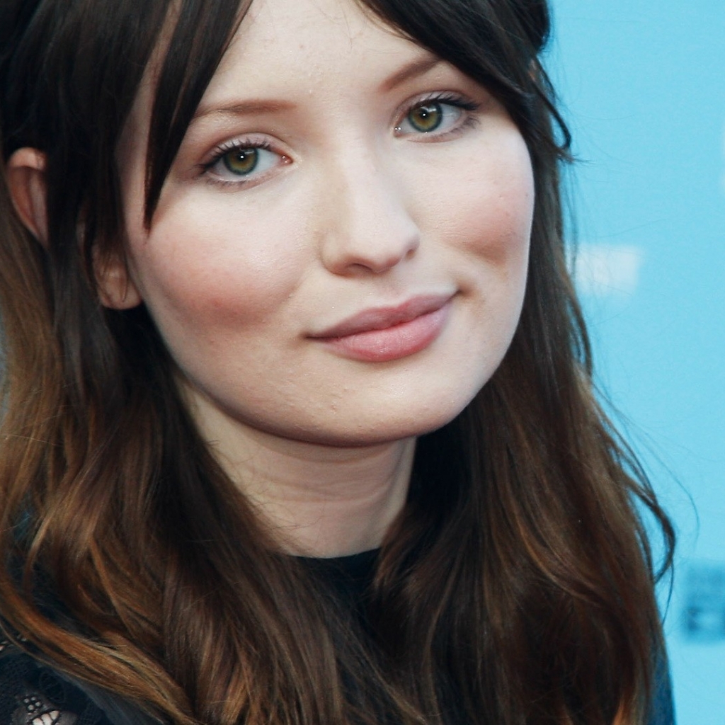 All About Celebrity: Emily Browning Height, Weight And Body Measurements.