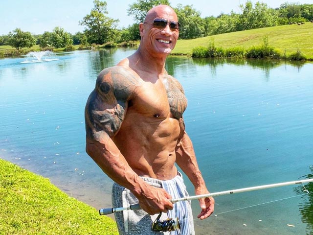 Đám cưới Phú Thọ mà như lễ sắc phong vương hậu: Cô dâu đội vương miện khủng, cầm bó hoa cưới bằng vàng nguyên chất 9 vghg 1625631430 662 width640height480