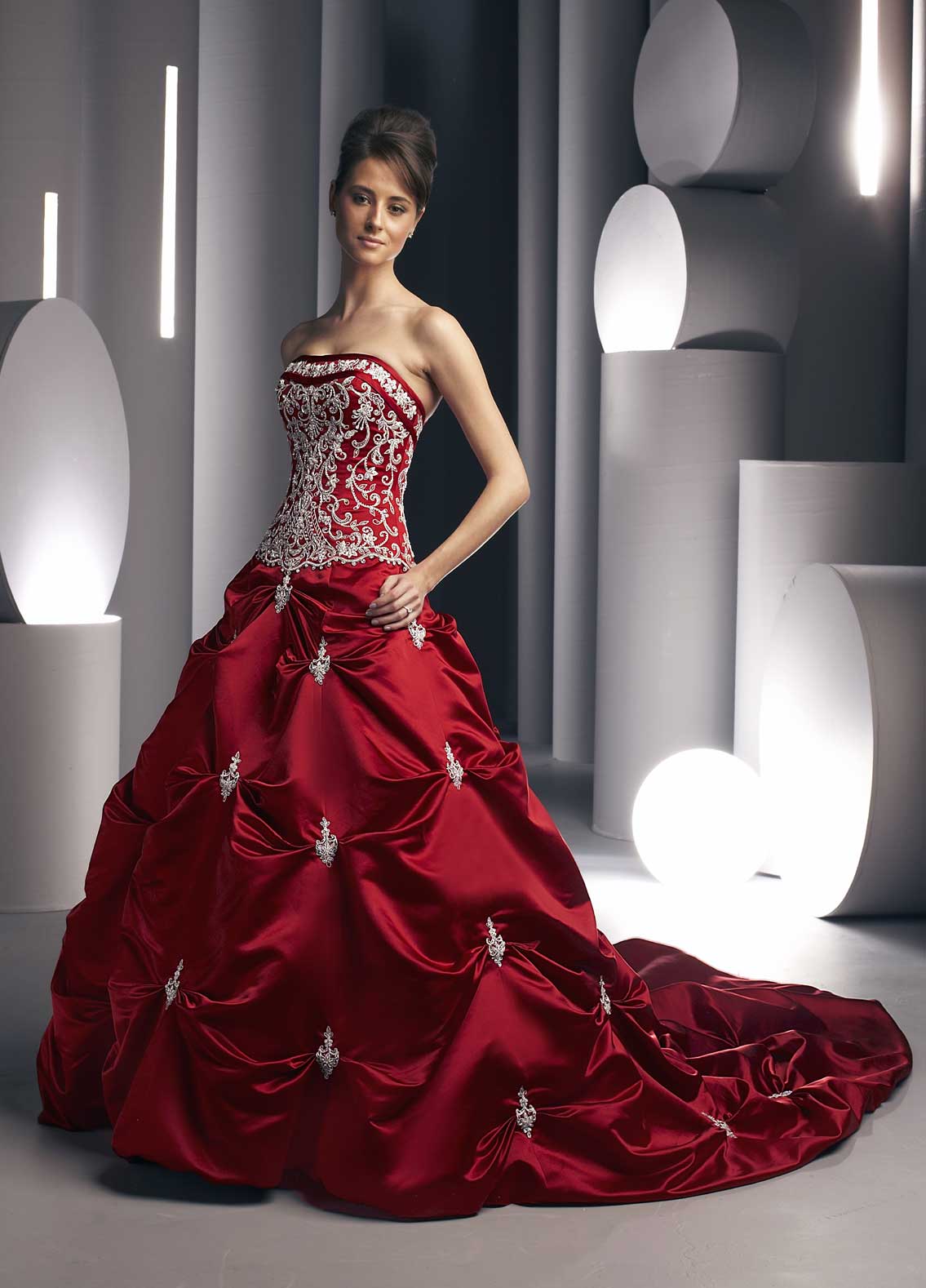 All About Fashion, Mode and Beauty: Red Color Wedding Gown