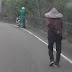 背影照曝光 不捨阿嬤推回收車爬坡 綠衣天使一幫就是2公里(中國時報)