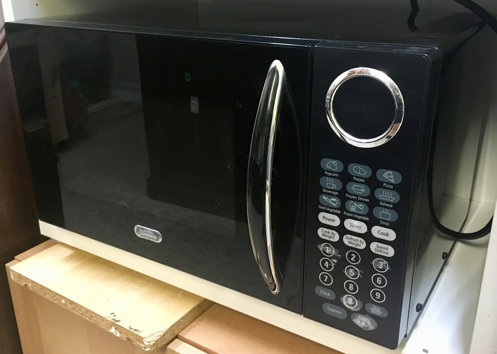Uhuru Furniture & Collectibles Black Sunbeam Microwave 35 SOLD