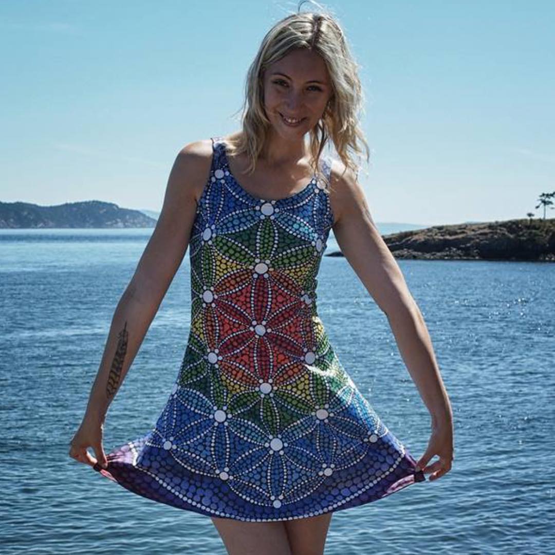 06-Dress-Elspeth-McLean-Dotillism-Paintings-Mandala-on-Stones-Canvas-and-Clothes-www-designstack-co