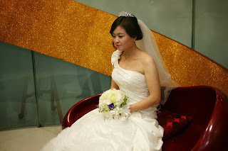 Korean bride before the wedding ceremony having photos