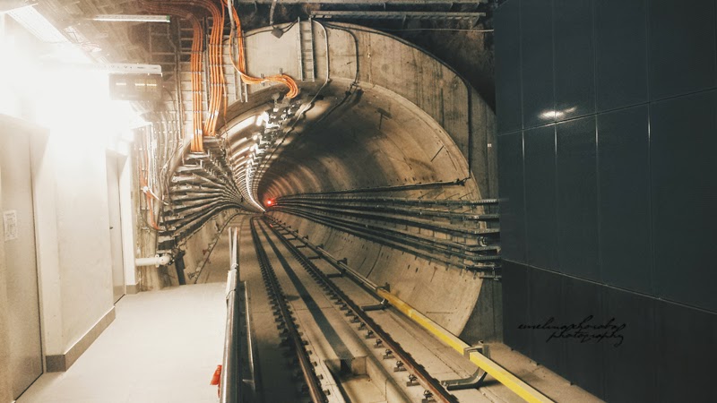 Metro Nowy Świat Metro Nowy Świat, Warszawa, tunel, kosmos,