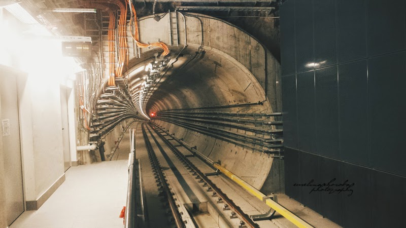 Metro Nowy Świat, Warszawa, tunel, kosmos, 