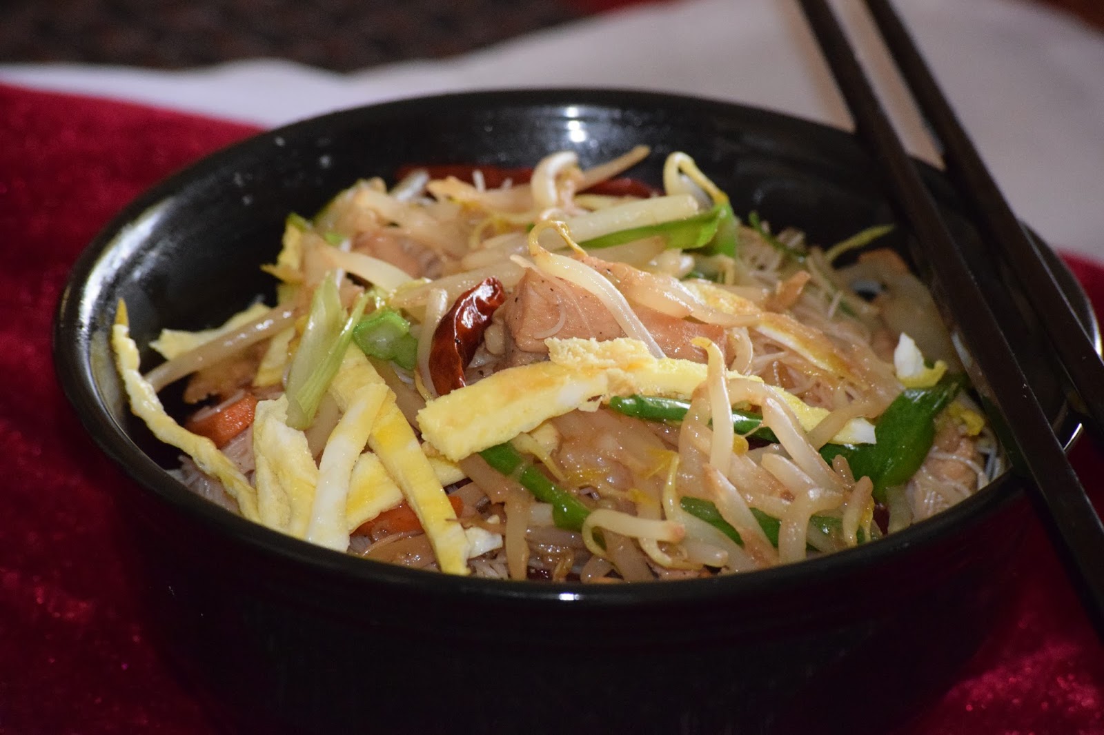 Food Vishesham Rice Vermicelli with Chicken and bean sprouts