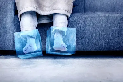 الأقدام الباردة في الشتاء علامة لبعض الأمراض