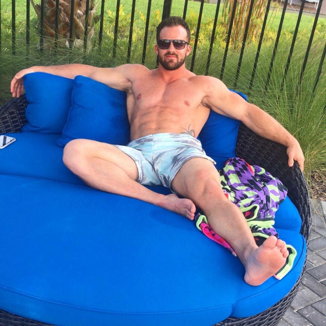 sexy-rich-daddies-shirtless-fit-muscular-hunky-dilf-male-feet-sunglasses-stud