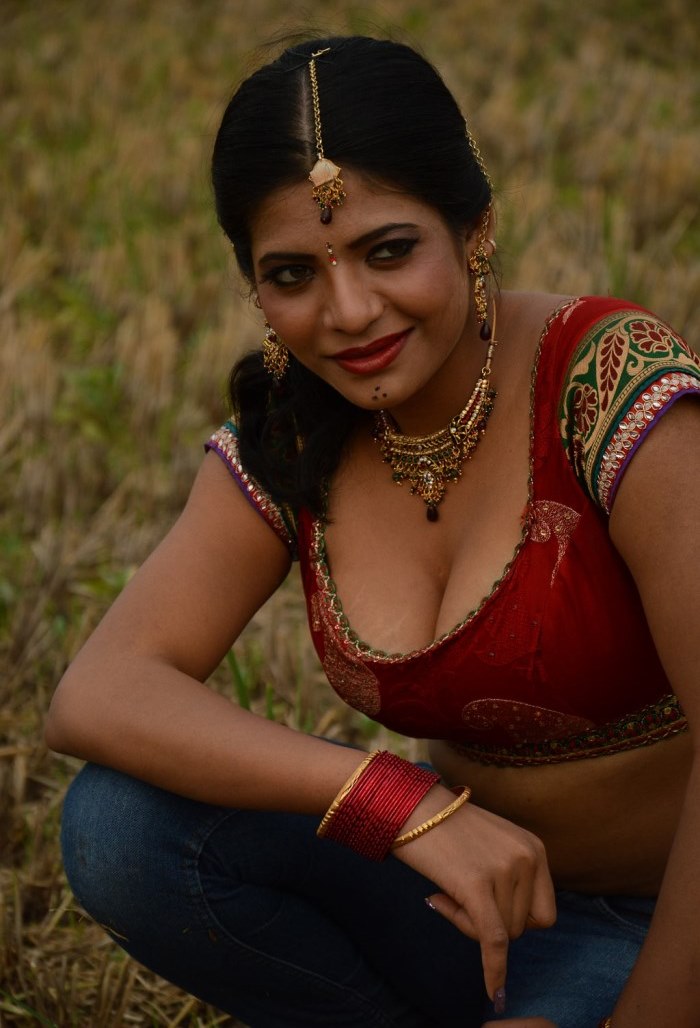 Hot Tamil Actress : Tamil Actress hot cleavage Actress wallpapers Hot. 
