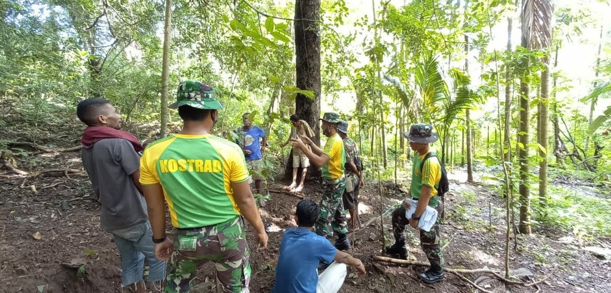 Peduli Lingkungan Satgas Pamtas Ri Rdtl Yonarmed 6 3 Kostrad Rangkul Generasi Muda Tanam Pohon Lelemuku Lelemuku Com Kebanggaan Anak Negeri Portal Berita Yang Informatif Dan Objektif