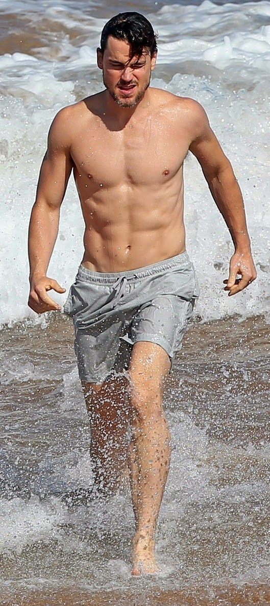 VJBrendan.com: Matt Bomer on the Beach In Maui