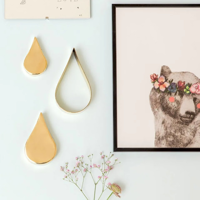 Parer les murs de chambre pour faire la déco