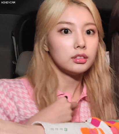 옷매무새 가다듬는  혜원  은비  민주