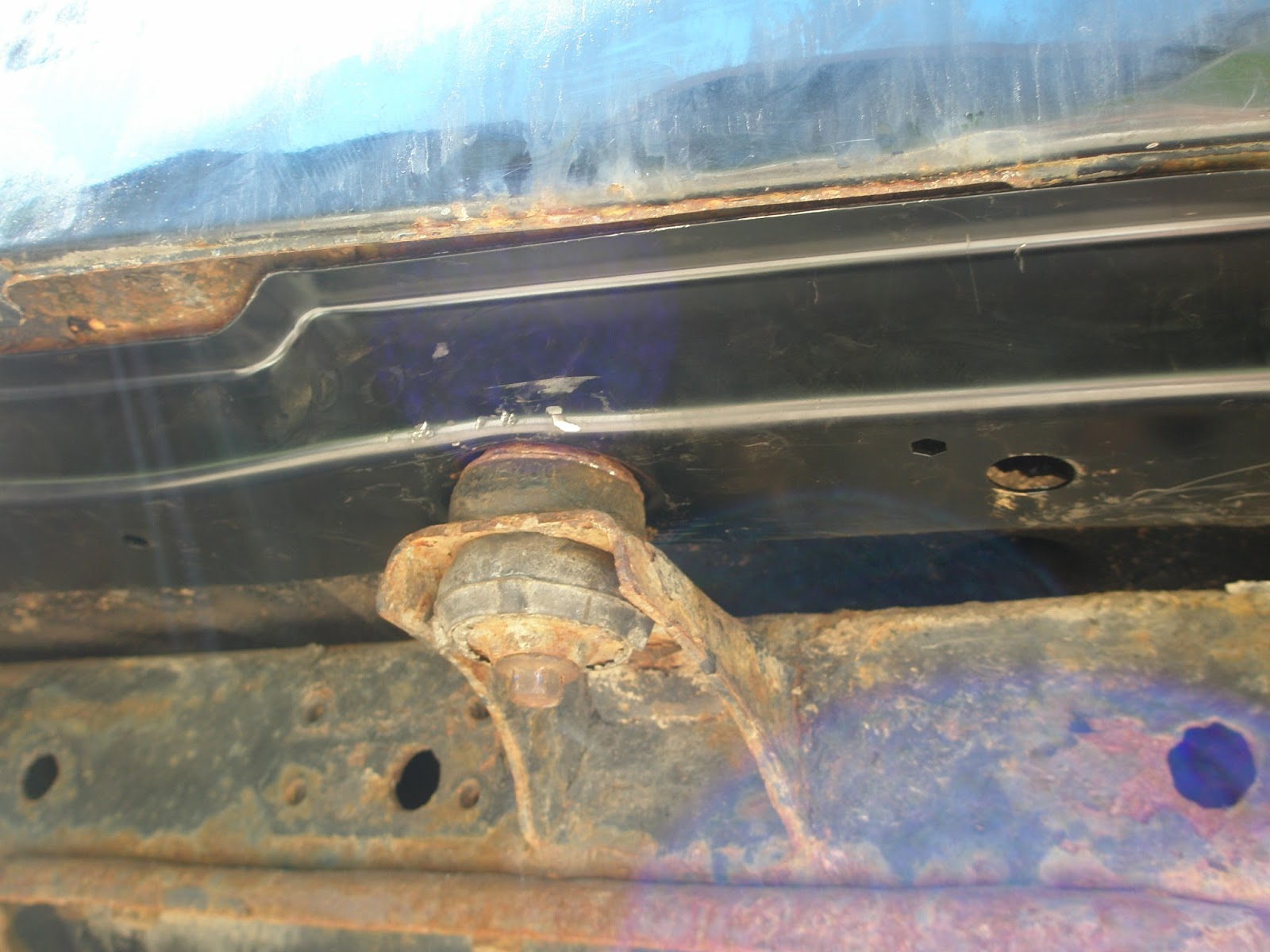 JeepGarage.ca: Replacing a body mount on my TJ