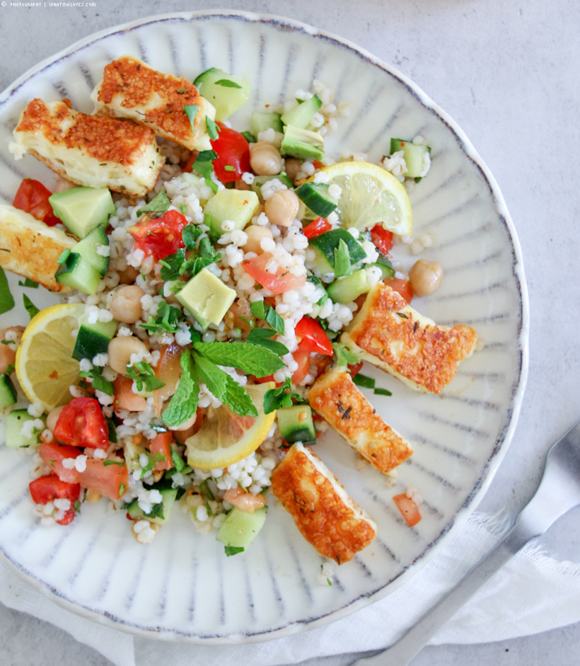 Perlgraupensalat mit Halloumi