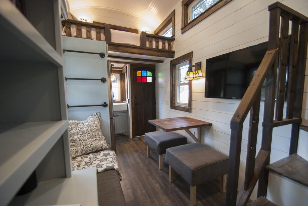 TINY HOUSE TOWN Luxury Davenport Tiny House (270 Sq Ft) TINY HOUSE TOWN Luxury Davenport Tiny House (270 Sq Ft)