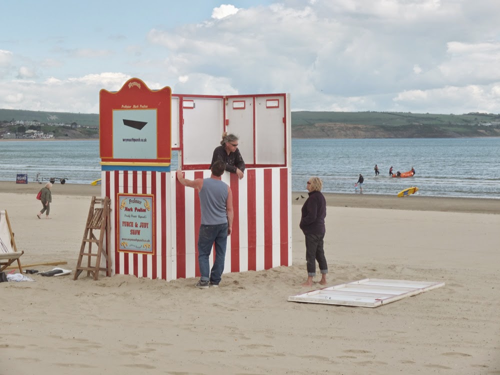 paul russell street photography How to build a Punch and Judy booth