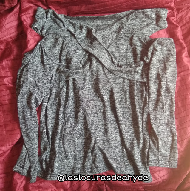 camiseta de punto gris gastado