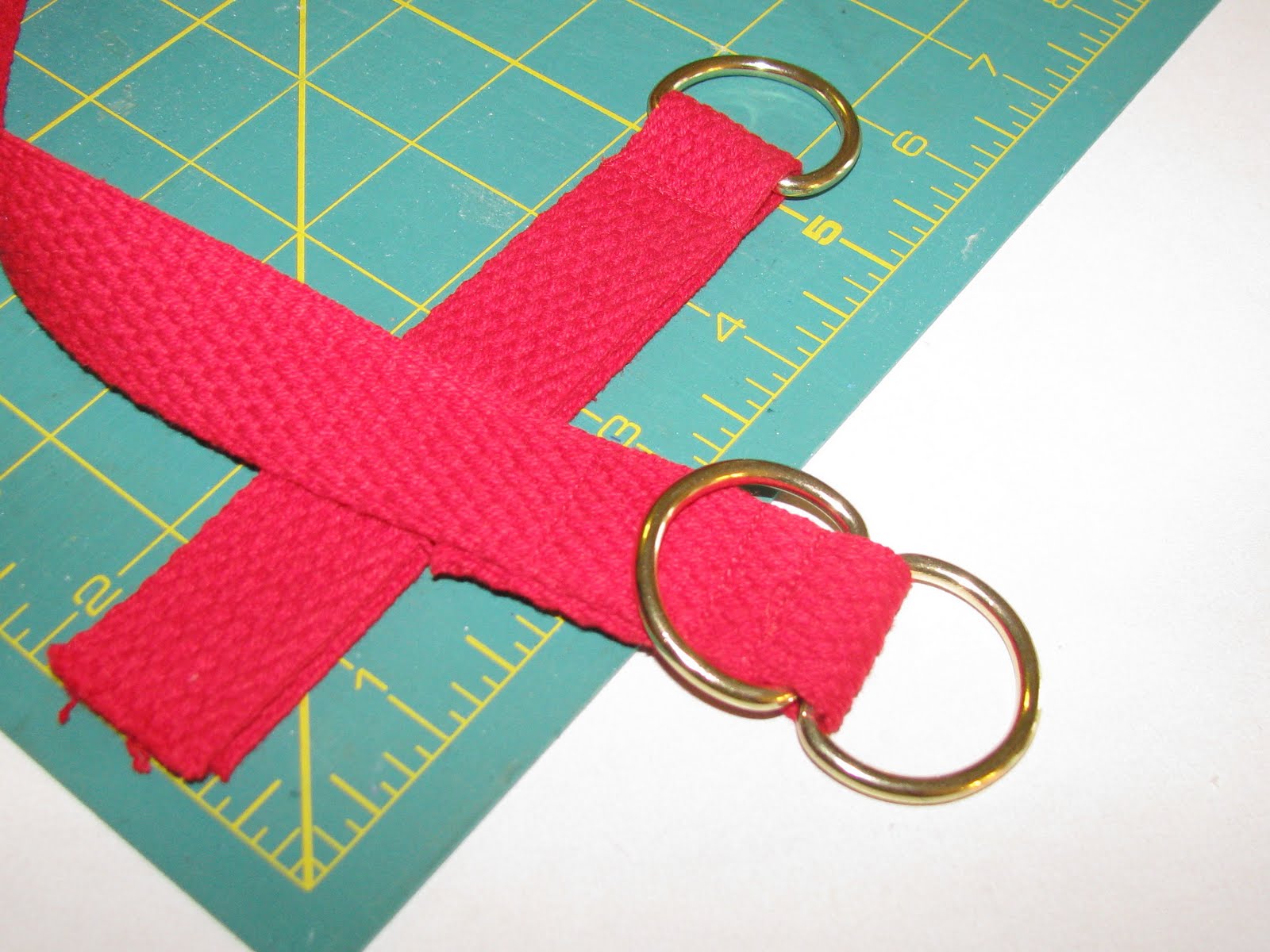 Very Verdant: Arm Sling Tutorial - Hopefully You'll Never Need To Use It