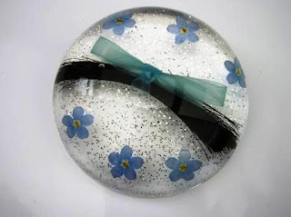 Horse hair and forget me not paperweight