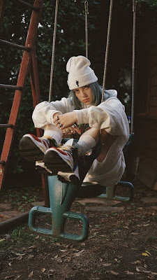Gambar Wallpaper dan Lockscreen Billie Eilish Aesthetic Keren