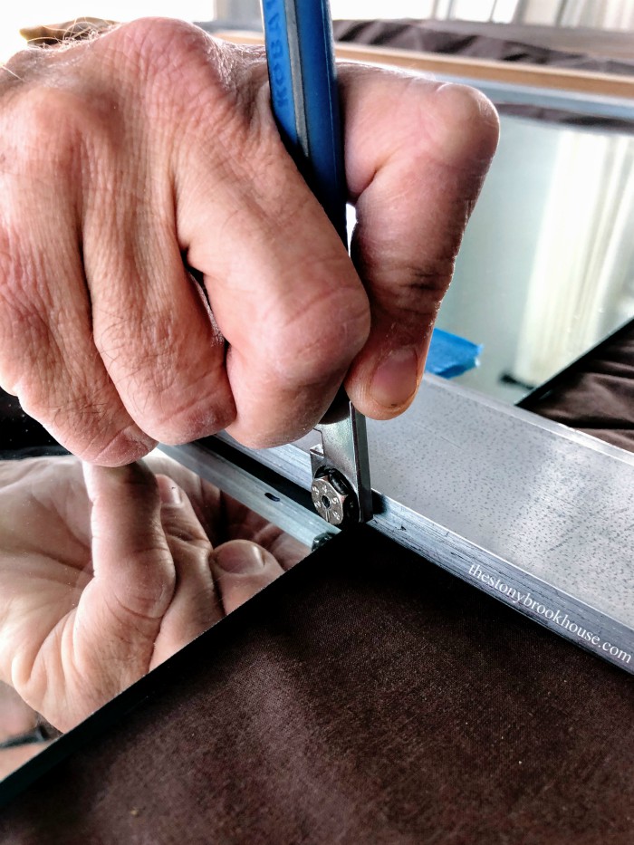 Glass cutting tool