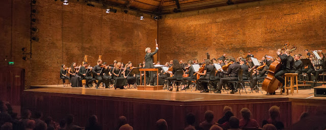 Semyon Bychkov conducting the Britten Pears Orchestra in Snape Maltings concert hall - photo Matt Jolly Semyon Bychkov conducting the Britten Pears Orchestra in Snape Maltings concert hall - photo Matt Jolly