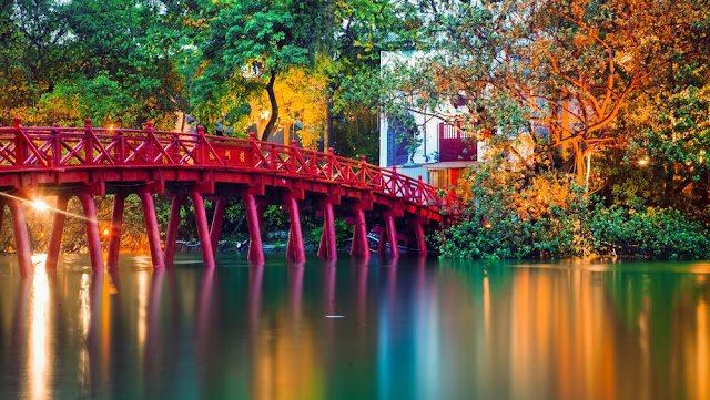 Compare the attractiveness of tourists between Vietnam and Thailand
