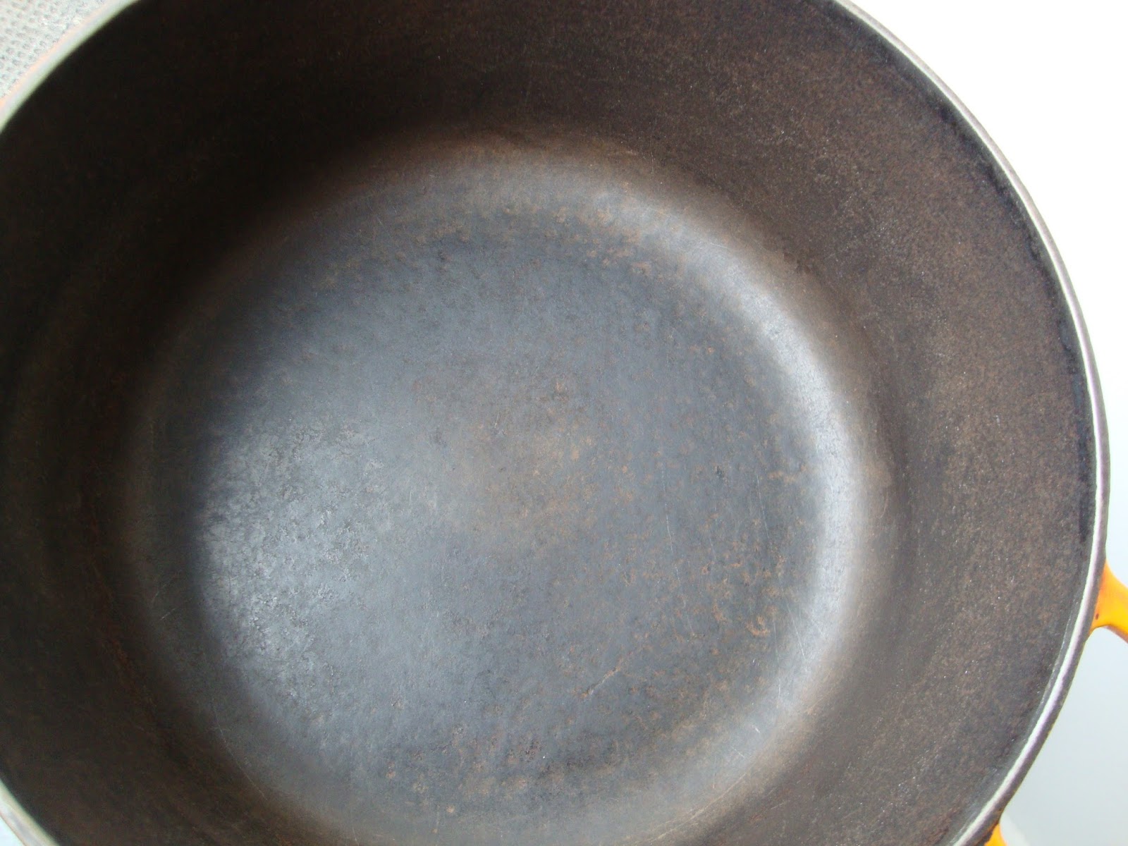 Cooketteria: Rostiges Kochgeschirr aus Gusseisen reinigen & neu einbrennen