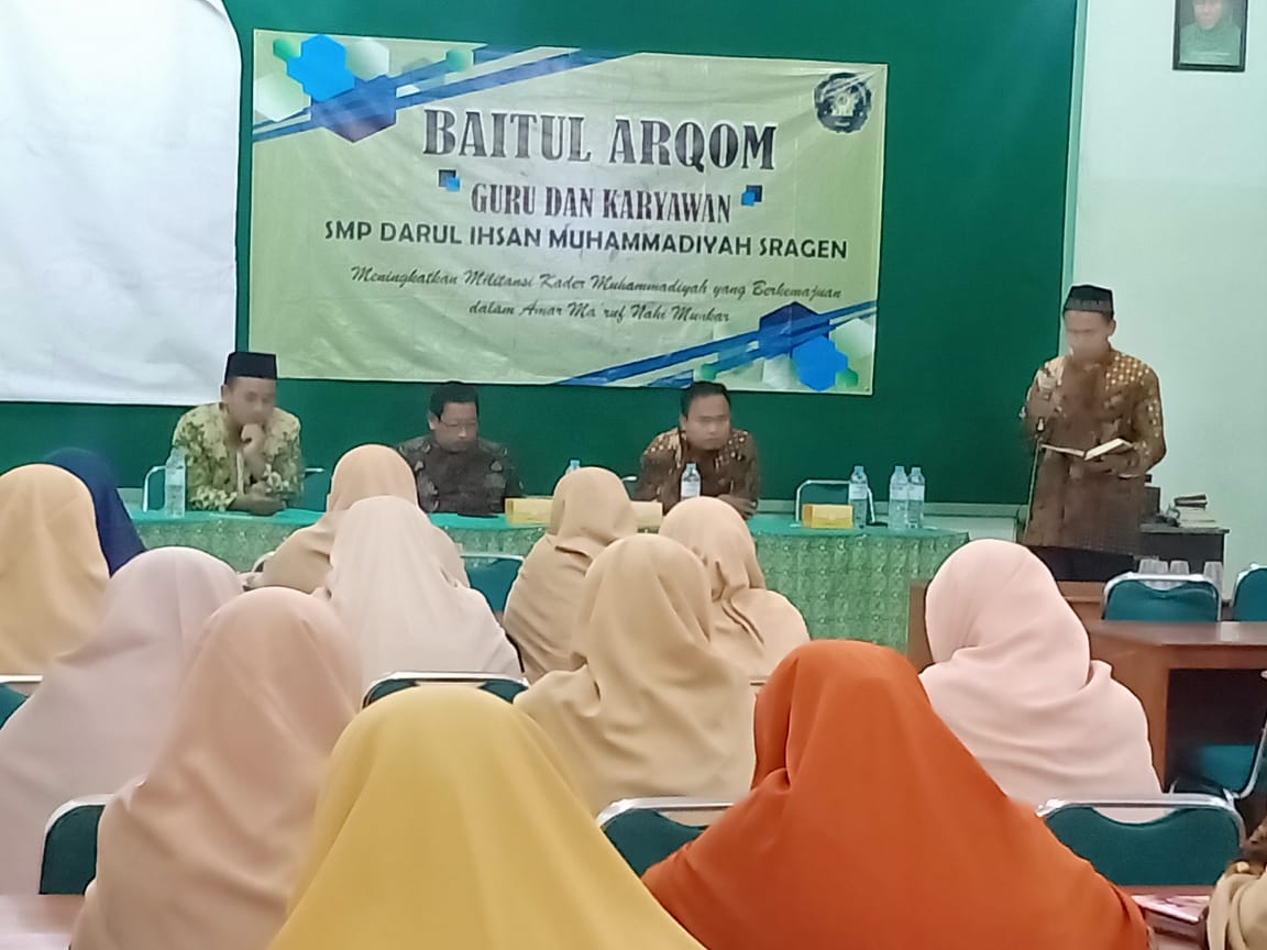 Tingkatkan Motivasi Ibadah Guru dan Karyawan, SMP Darul