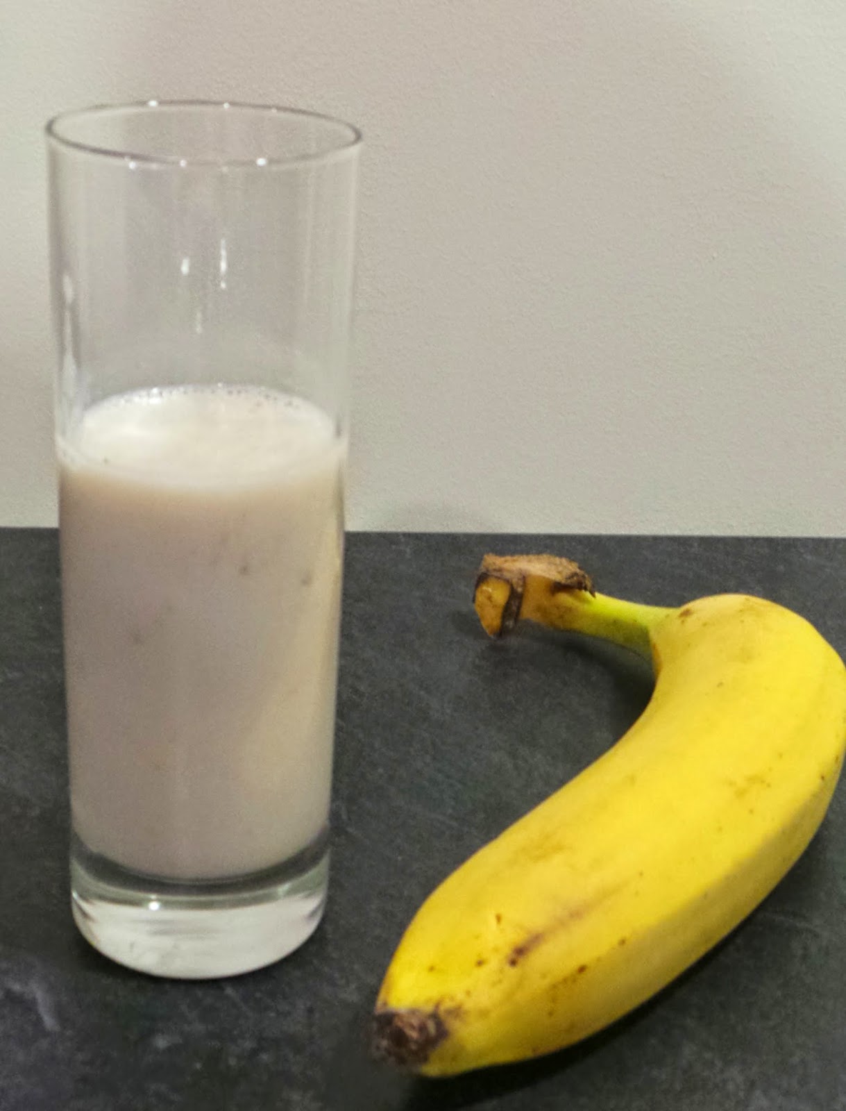 My Culinary Curriculum: Milkshake banane ultra simple (Banana milkshake)
