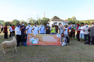 Cirebon Power Bagikan 65 Ekor Hewan Kurban untuk Masyarakat Cirebon Power Bagikan 65 Ekor Hewan Kurban untuk Masyarakat