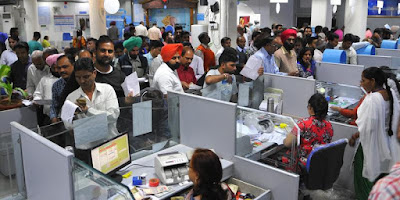 indian-citizens-in-queue-for-exchange-of-notes