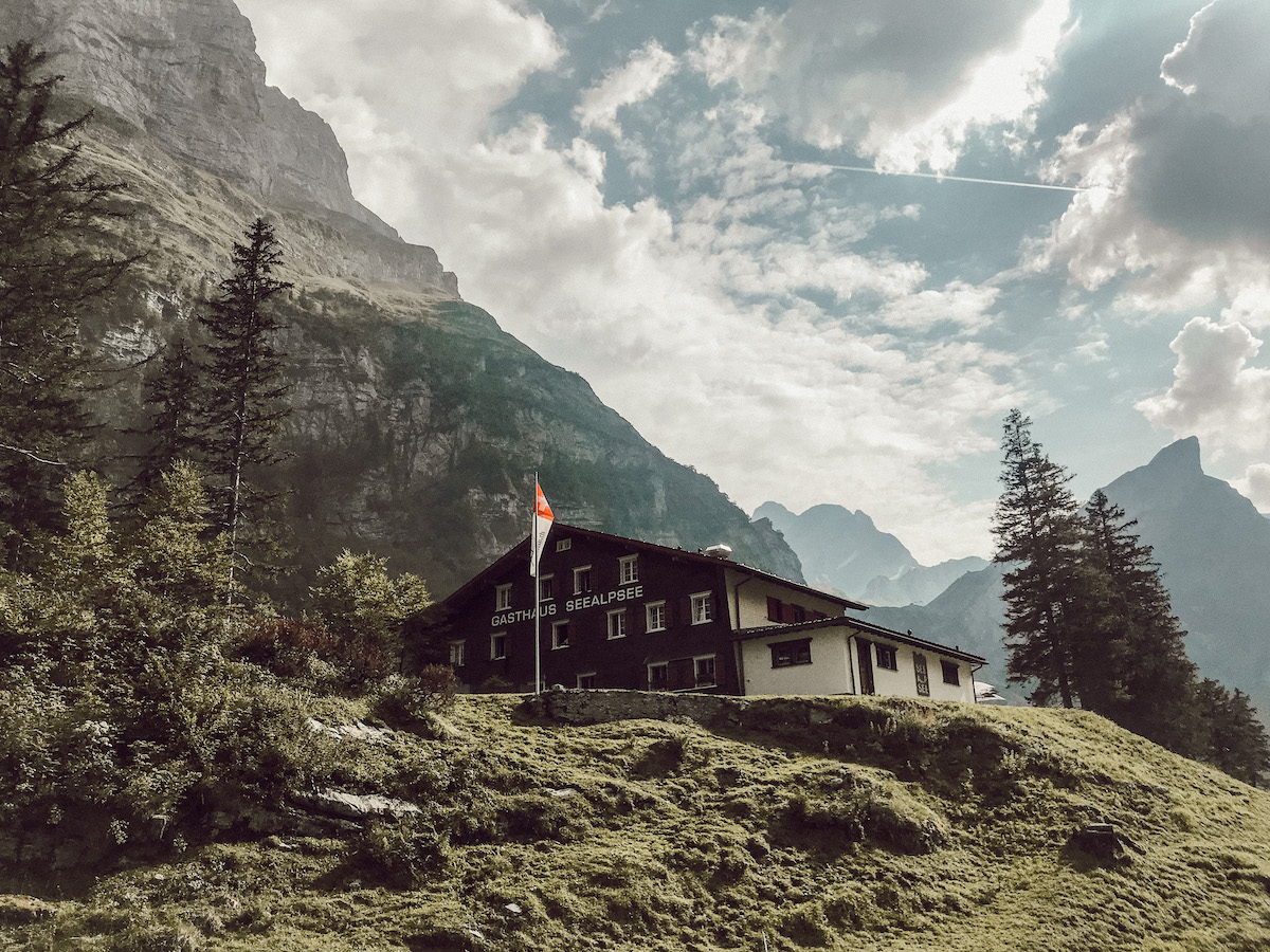 Alpstein Appenzeller Land schönste Wanderung Schweiz Höhenbergweg Äscher Wildkirchli Schäfler Grat Mesmer Seealpsee Aescher