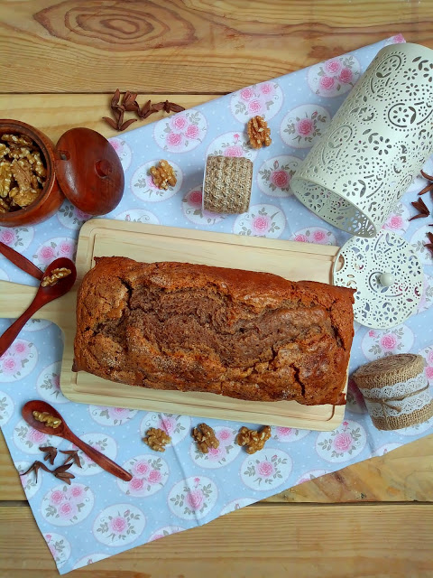 Bizcocho de nueces. Receta fácil, rápida, rica, esponjosa, tierna, desayuno, merdienda, postre. Aprovechamiento, otoño, con horno Cuca