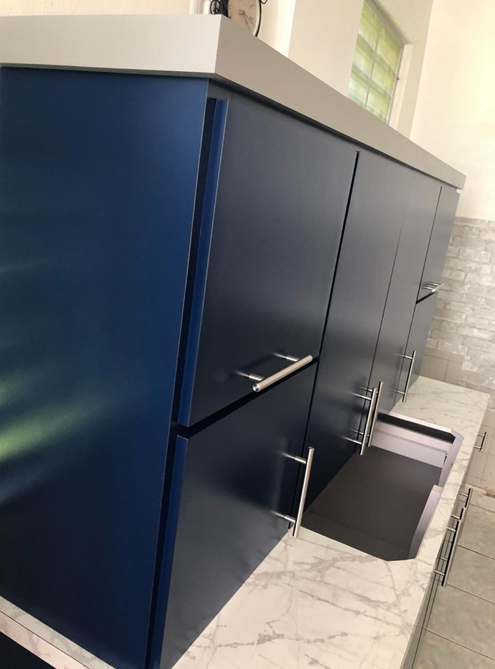 Gabinete azul navy de 6 ` pies en pvc